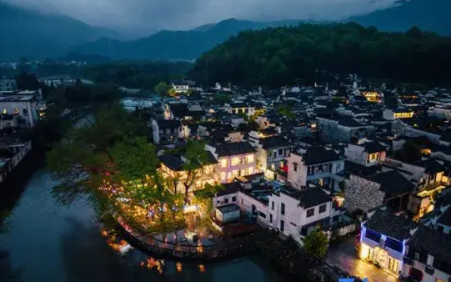 Hongcun Xiyun Yingyue Holiday Select Intelligent High-end Designer Homestay