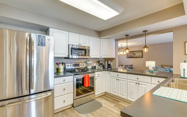 Lakefront Osage Beach Retreat: Dock Access!