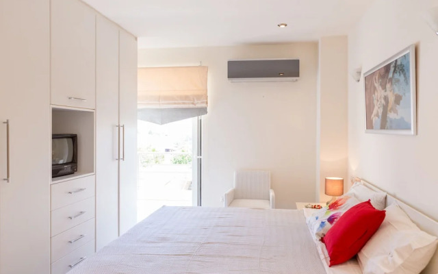 Bright & Spacious two-floor Family Garden Home