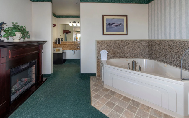 Emerald Dolphin Inn & Mini Golf