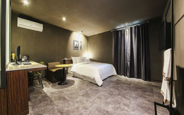 Moon Hotel