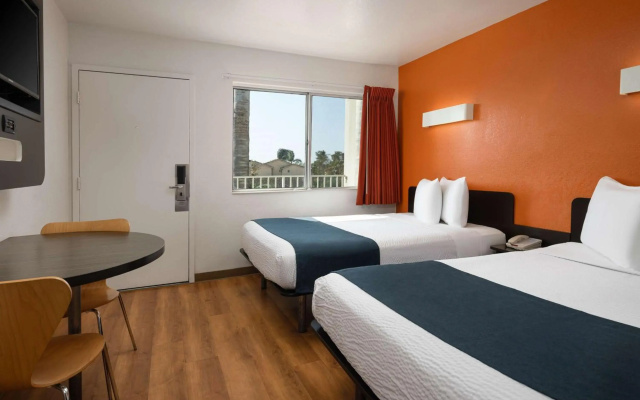 Мини-отель Vagabond Inn — Carpinteria North