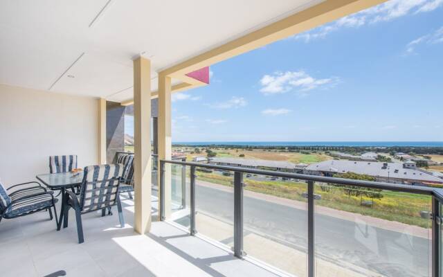 The Oasis - 6 Turnberry Drive, Links Lady Bay