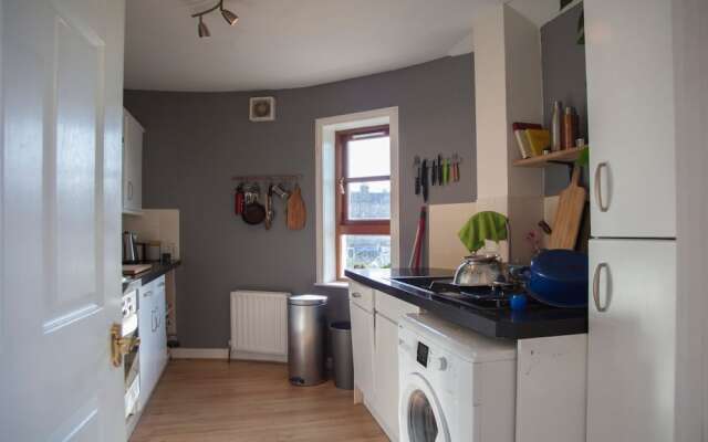 Sunny Flat W/parking Near Royal Botanic Garden
