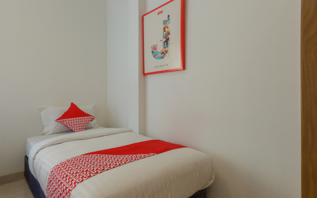 OYO 866 Idola Residence