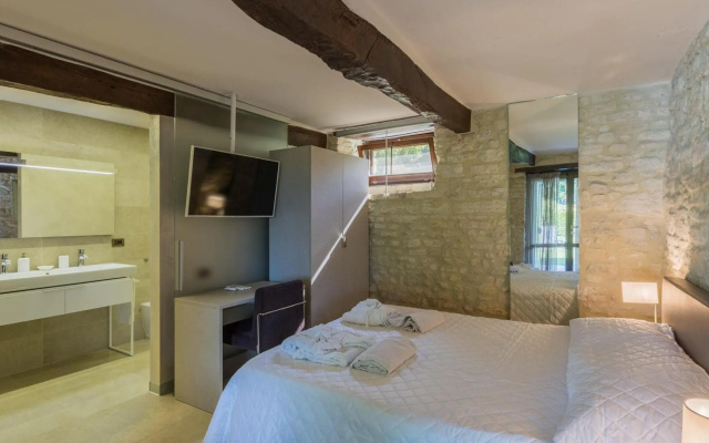 Exclusive Outdoor 2 Bubble Baths, Heated Pool, Gym