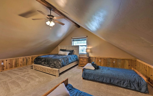 Spacious Pinetop Country Club Cabin w/ Deck!