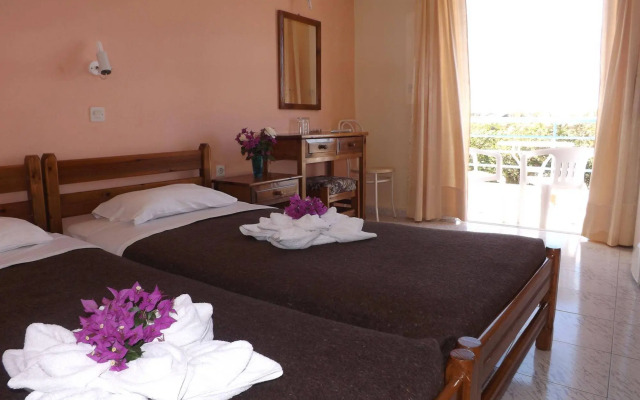 Leonidas Hotel and Studios