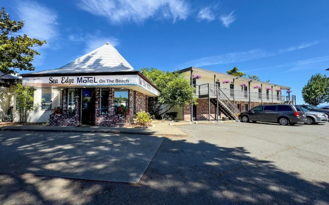 Sea Edge Beachside Hotel