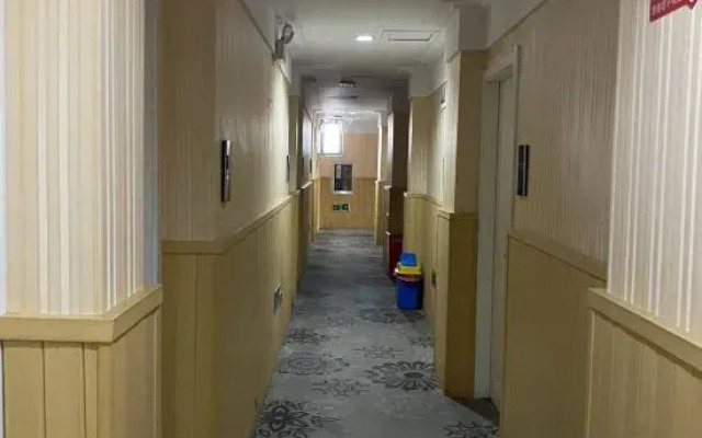 Huayi Business Hotel