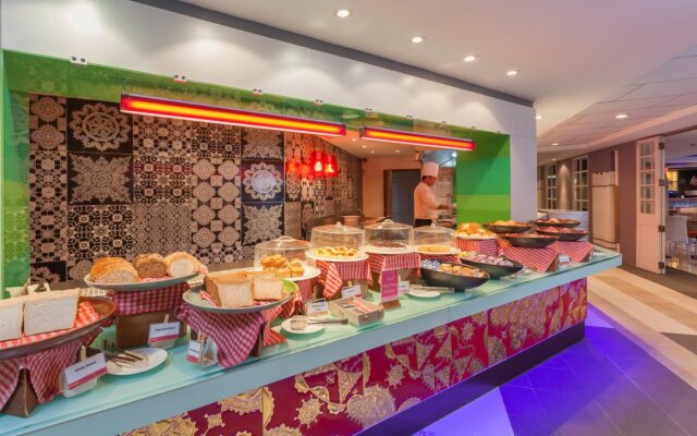 Patong Beach Hotel (SHA Extra Plus)