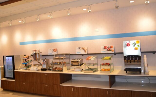 Holiday Inn Express & Suites Toledo South - Perrysburg by IHG