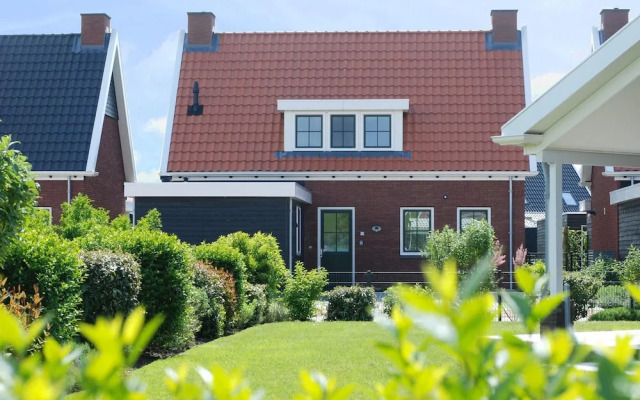 Villa in Colijnsplaat by the Lake