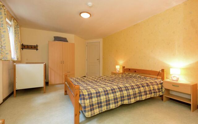 Glorious Holiday Home in Weris with Jacuzzi
