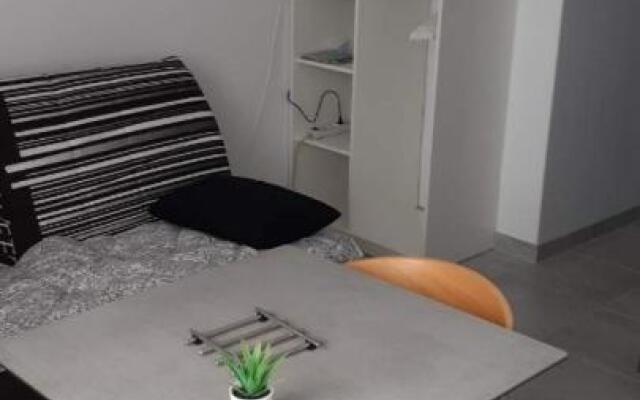 Studio les pieds dans l'eau 30m de la plage