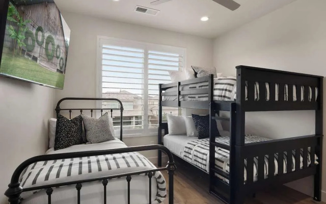 Magnolia Pool, Hot Tub, and Pickleball!