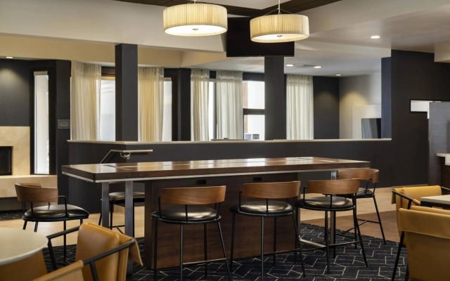 Courtyard By Marriott Palm Springs
