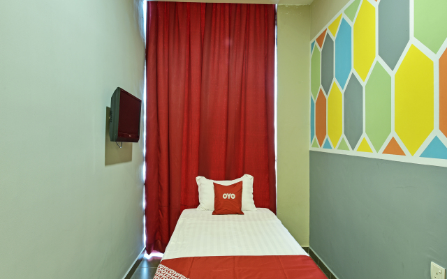 SUPER OYO 90701 Venomi Hotel