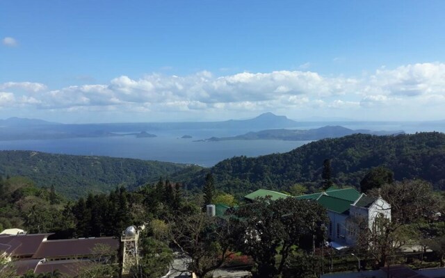 Mark's Condo at Tagaytay Prime