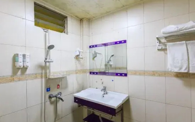 Cenxi Tonghe Hotel