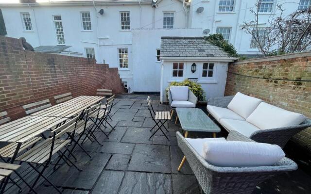 NomiHomes-Otis House-Free Parking x 2-Central -10ppl