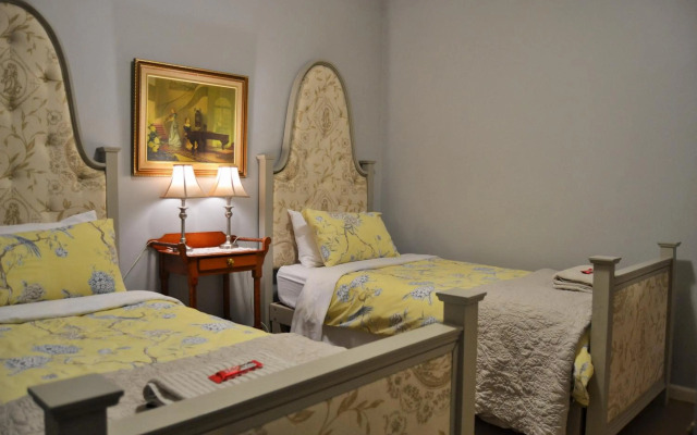 Versailles Self-Catering