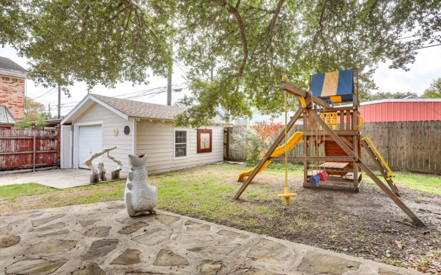 Near Beach & Attractions: Home in Galveston!