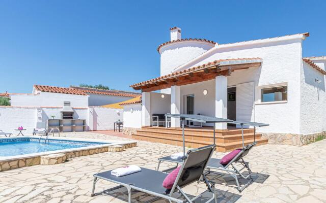 Modern Villa with Private Pool in Empuriabrava