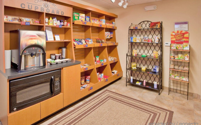 Candlewood Suites Kansas City Airport