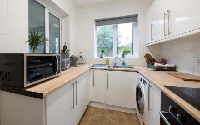 IDEAL ABODE ABBOTS 4 En-suite