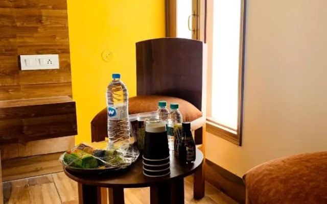 Lushy Days Hotel Nanda