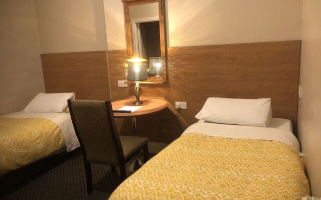 Roseville Lodge B&B