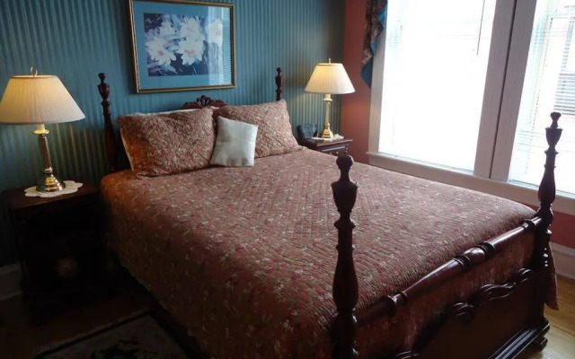 Mahogany Manor Bed & Breakfast