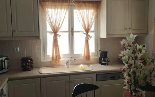 3 Bed Villa - Sleeps 6 - Terrace - Sea View