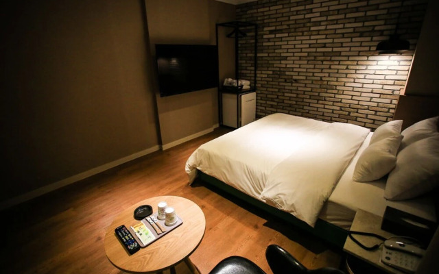 Bundang (Seohyeon) Hotel GO
