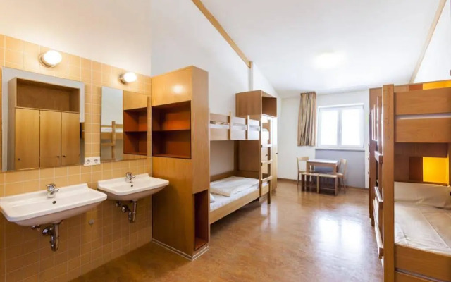 DJH Garmisch- Partenkirchen - Hostel