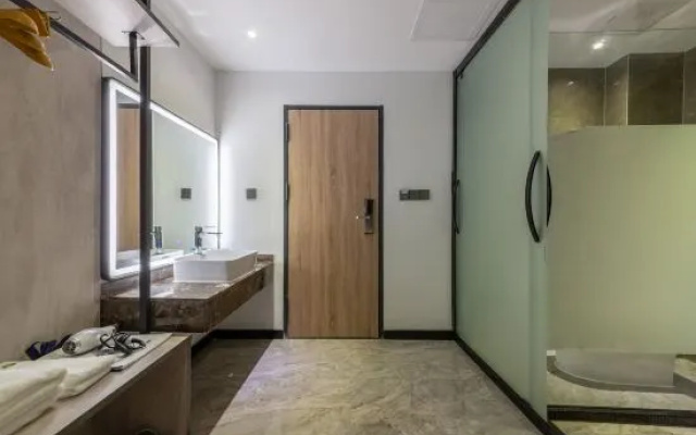 Lingyun Five Seasons Hotel