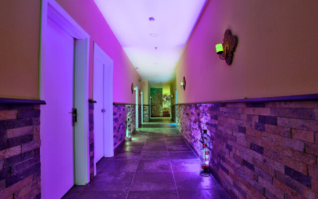 Mayi Hotel