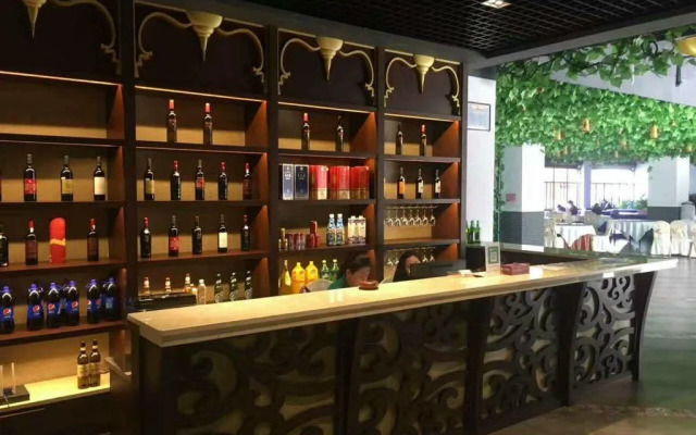 Yingjiang River Bian Chui Hotel