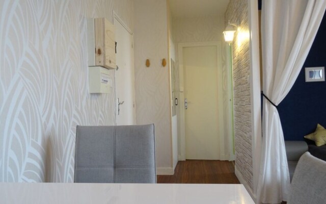 Studio Moderne avec jolie vue
