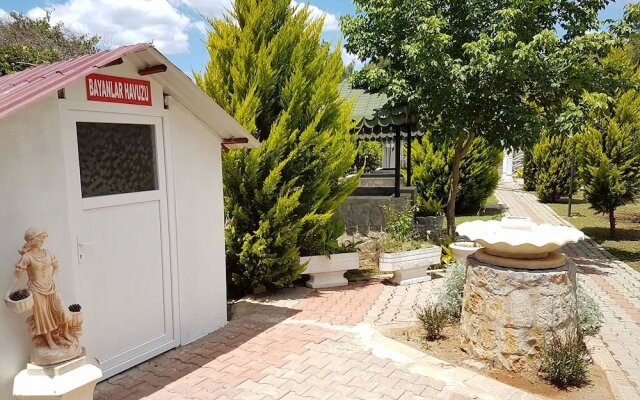 Silver Pine Hotel