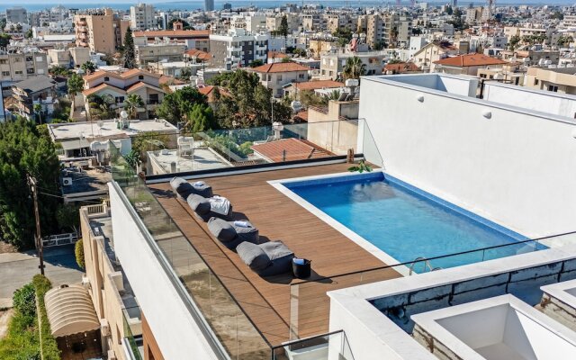 Sanders Crystal 2 - Humble 1-bdr Apt With Shared Rooftop