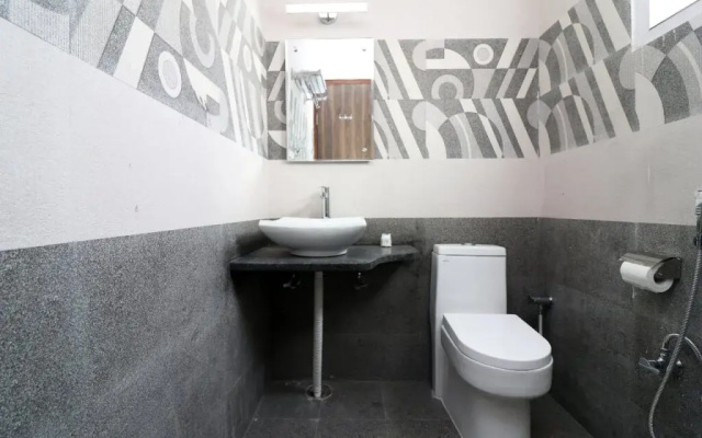 OYO 22356 Heaven Grand