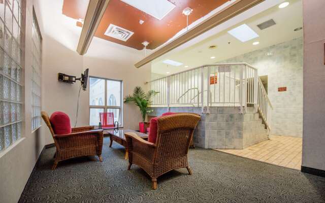 Harrison Lake Hotel