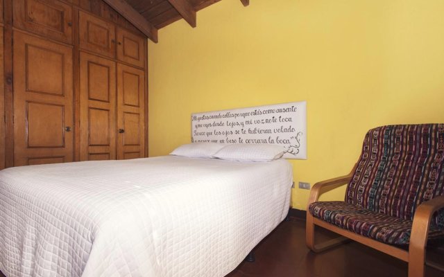 Quetzalroo Boutique Hostel