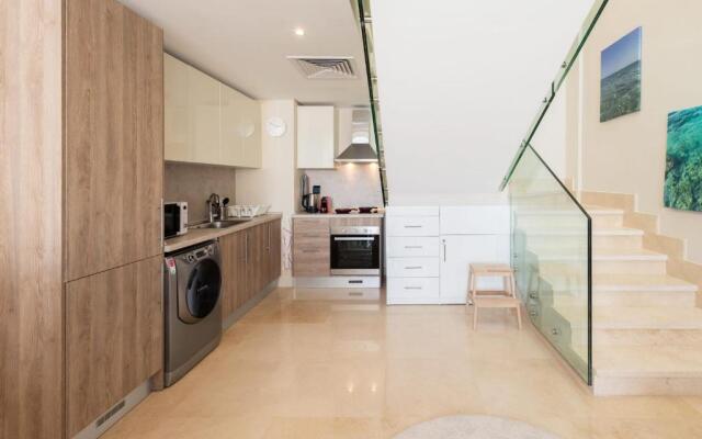 Luxe 3BDR w Private Rooftop Jacuzzi & Beach Access