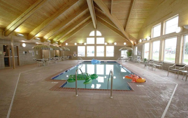 AmericInn by Wyndham Monmouth