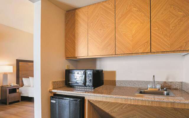 Wingate by Wyndham Galveston Beachfront at the Seawall