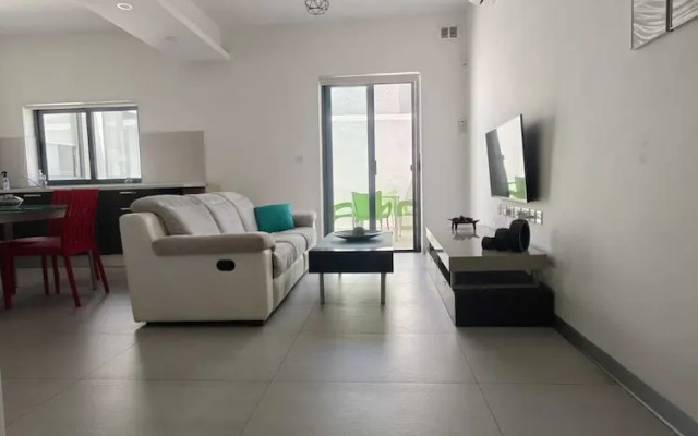 Twin Room with Laundry in Pembroke