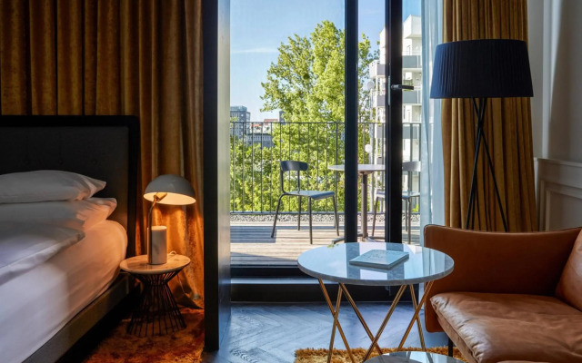 Roomers Munich, Autograph Collection